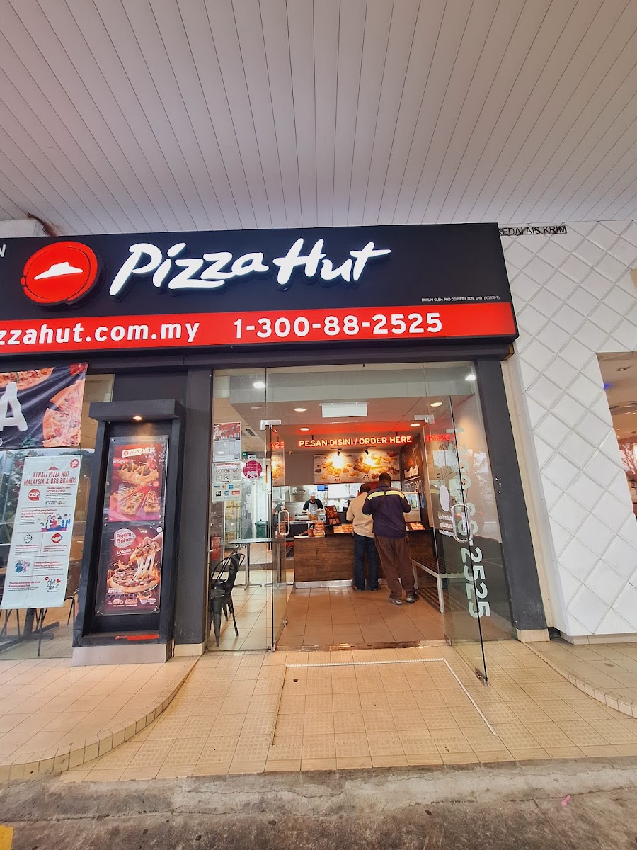 Pizza Hut Petronas Setia Alam Photos 2